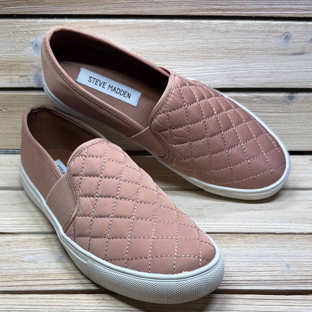 Steve Madden Ennore quilted slip ons size 9